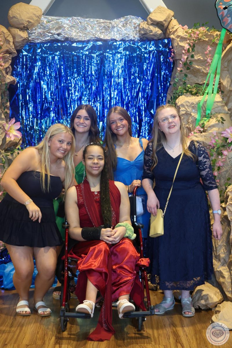 Kate Hopper, Sydney Banks, Taylor Estes and others pose together at Best Buddies Prom located at Heartland Church on Apr. 26, 2026